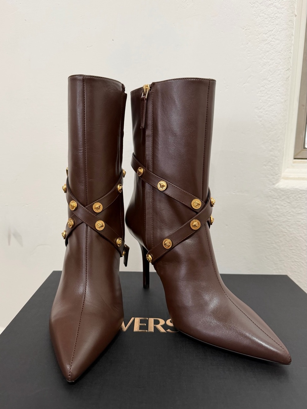 VERSACE Leather Ankle Booties NWT Size 40.5 Never Worn Comes